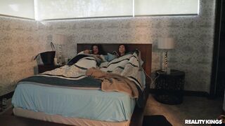 2020-08-14-4417794-wlt-s-02-e-02-never-have-we-ever_720