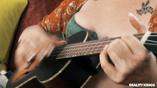 2020-08-08-4417623-rk-at-home-siouxsie-q_720