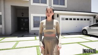 2023-08-18-9338311-a-little-break-for-hard-working-gardener_720