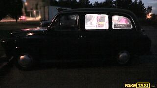 2017-09-07-4073581-sexy-blonde-in-tight-denim-shorts_720