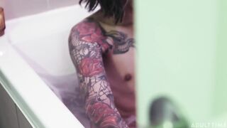 2025-09-14-283146-filthy-femboy-takes-a-bubble-bath-and-a-huge-cock-283146-720