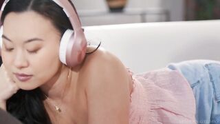 2025-04-06-256694-sitter-swallows-her-squirt-256694-540