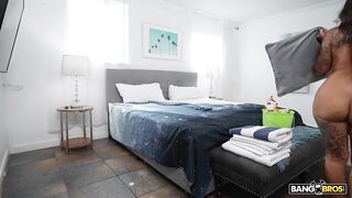 2023-11-02-9429111-maid-has-sex-temptations_720