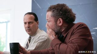 2025-06-11-11163291-tits-over-business_720