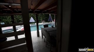 2025-10-07-11383621-isa-bellas-perfectly-tight-body_720