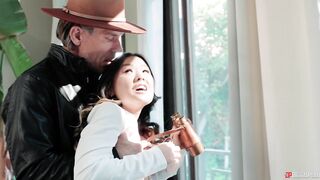 2022-05-02-4639021-a-front-row-seat-to-betrayal_720