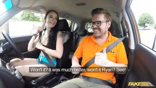 2017-08-29-4098181-sexy-gamer-minx-strikes-sexual-deal_720