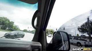 2023-06-07-8889871-teacher-tames-a-black-mamba_720