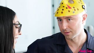 2025-10-07-230612-our-halloween-swap-started-under-the-bed-s10e10_960