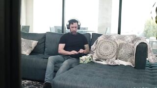 2024-11-10-250270-alone-at-home-250270-720