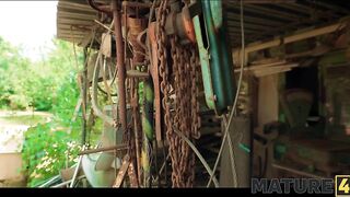 2025-09-01-1195-the_shape_of_junk-sd