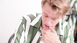 2024-07-14-248651-young-buck-bends-over-femboy-nerd-for-study-break-248651-720