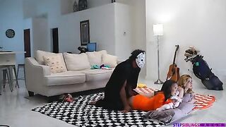 2025-10-11-230630-stepsisters-scary-halloween-sleepover-s30e5_960