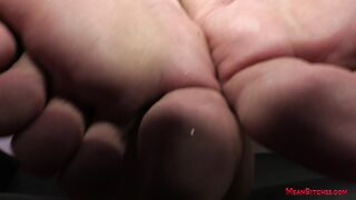 2025-09-24-daisy-ducati-in-your-face-3_4k