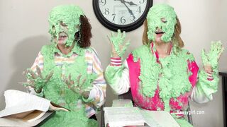 2025-10-06-1288-thats-so-90s-lights-camera-slime