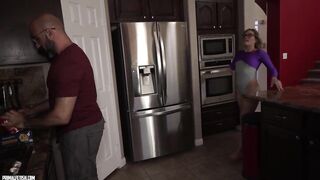 2024-05-07-2516-stepdaughter-has-naughty-gift-for-big-st_720