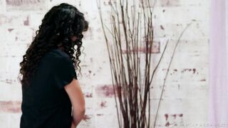 2021-11-19-193164-competing-for-attention-193164-540