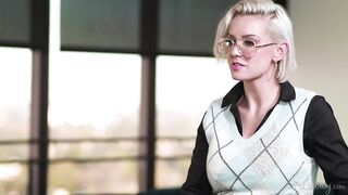 2022-11-20-212688-lady-boss-new-boss-goss-212688-540