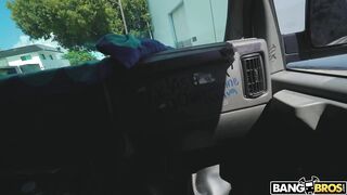 2022-11-30-8935351-gotta-love-18-year-olds_720