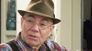 2020-07-23-171038-teen-shows-love-to-older-man-171038-540