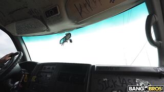 2022-12-14-8915121-selena-gets-fucked-hard_720