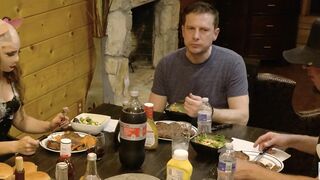 2021-07-27-646-texas-steak-dinner-meets-kinky-chit-chat_644