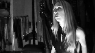 2009-07-08-650-the-english-mistress-swinging-in-space_mobile