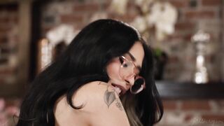 2025-11-27-283097-we-have-a-business-to-run-here-720