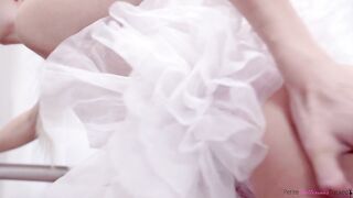 2016-02-10-31769-my-blonde-ballerina-s2e4_960