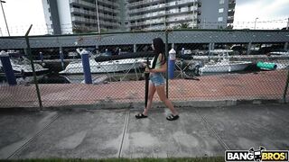 2022-11-23-8914491-strippers-need-dick-not-money_720