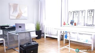 2025-11-07-80154-amber-bloom-80154_720