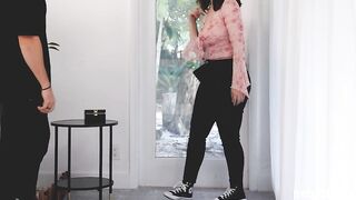 2025-11-26-2557-ellie_returns_stream