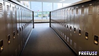 2025-12-15-31374-gal_ritchie_kylie_rocket_720