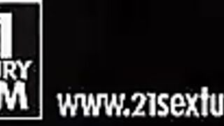 2018-03-02-131188-the-beauty-the-dick-540