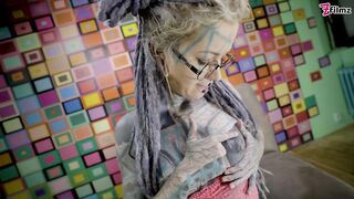 2024-02-13-anuskatzz-likes-dick_stream