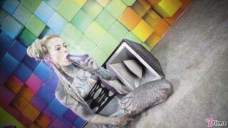 2025-09-25-tattooed-goddess-teases-with-tech-and-tie_stream