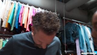 2025-10-26-11403041-hey-arent-you-a-pornstar_720