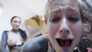 2023-12-28-burlesque-tattoo-beauty-gives-anal-fuck-with-strap-on_stream