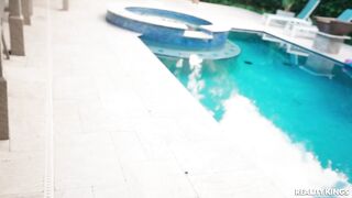 2025-12-06-11439903-poolside-snack_720