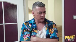 2025-12-12-11445457-service-charge_720