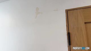 2025-11-28-11442491-under-the-table-deal_720