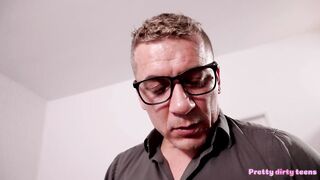 2022-01-05-4503391-student-cheat-punished-by-teacher_720