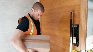 2019-08-12-4392186-cream-filled-kimmy_720