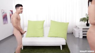 2019-02-07-4340511-wild-teen-lets-loose_720