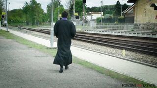 2021-09-04-4476881-blonde-college-girl-admits-her-sins_720