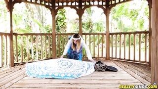 2018-01-05-2011556-poon-vibrations_720