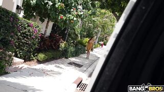 2022-08-17-8899481-bonnies-cleavage_720