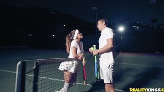 2019-07-16-4360936-tennis-titties_720