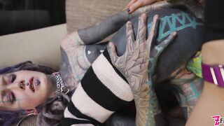 2023-09-26-miss-flora-is-in-control-and-dominates-anuskatzzs-pussy_stream