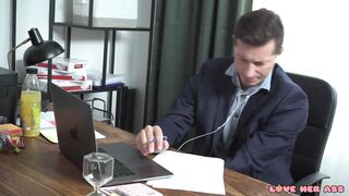 2021-01-22-4422223-horny-girlfriends-ass-vs-work-meeting_720